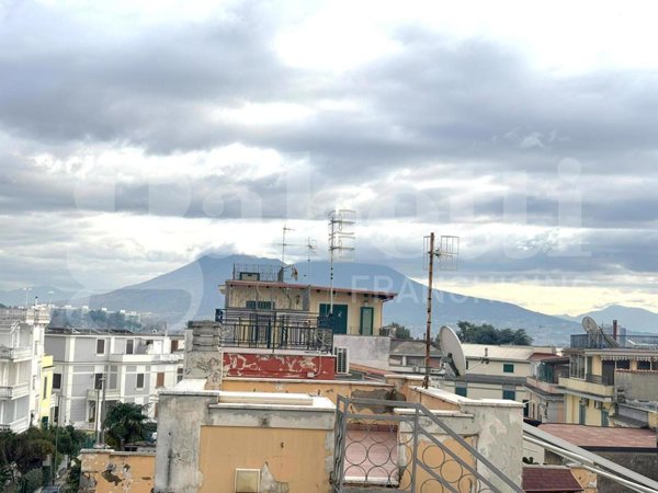 casa indipendente in vendita a Napoli in zona San Carlo all'Arena