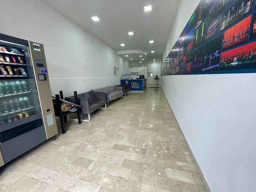 negozio in vendita a Napoli in zona Ponticelli