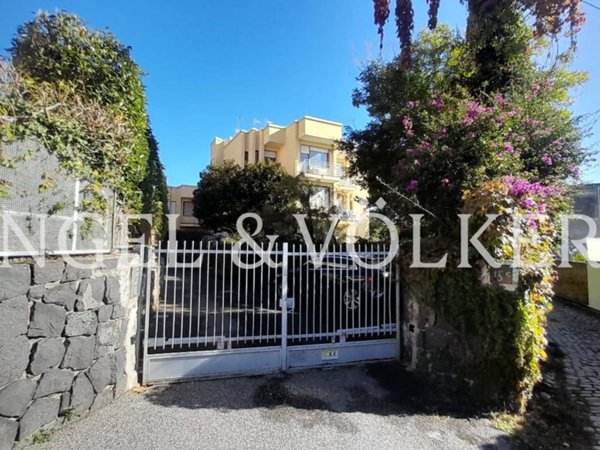 appartamento in vendita a Napoli in zona Posillipo