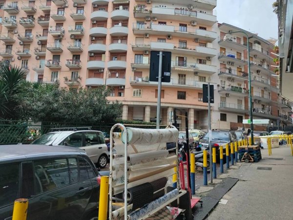 negozio in vendita a Napoli in zona Arenella
