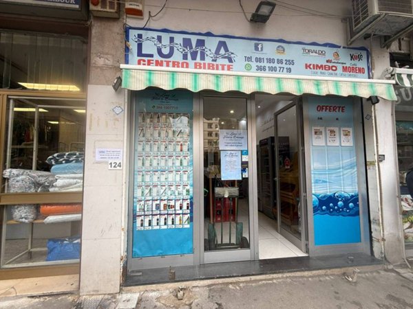 negozio in vendita a Napoli in zona Vomero