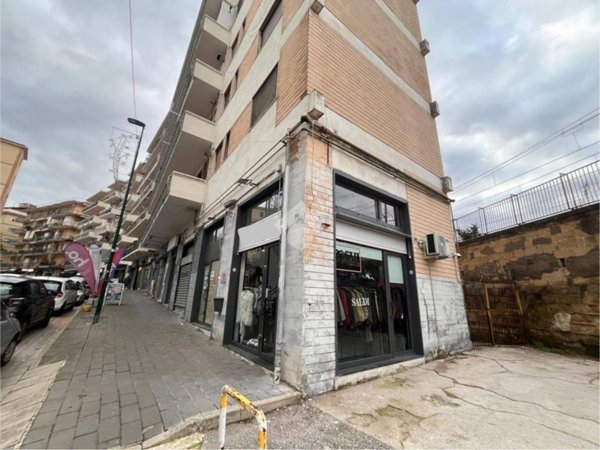 negozio in vendita a Napoli in zona Soccavo