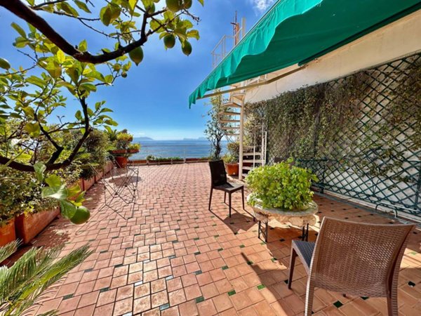 appartamento in vendita a Napoli in zona Posillipo