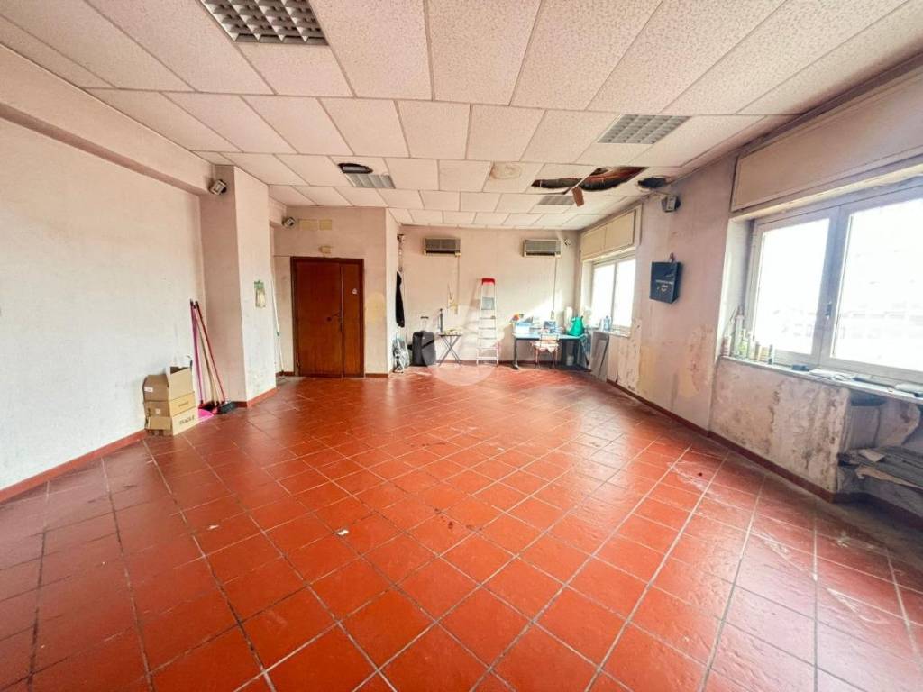 appartamento in vendita a Napoli in zona San Carlo all'Arena