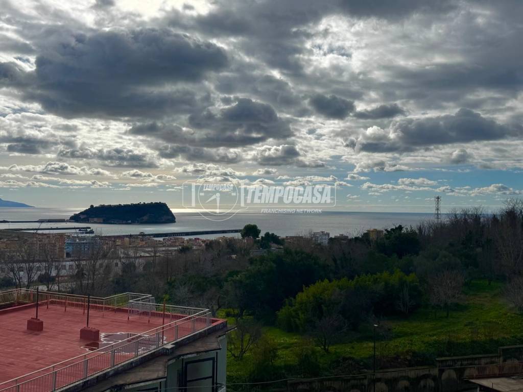 appartamento in vendita a Napoli in zona Bagnoli