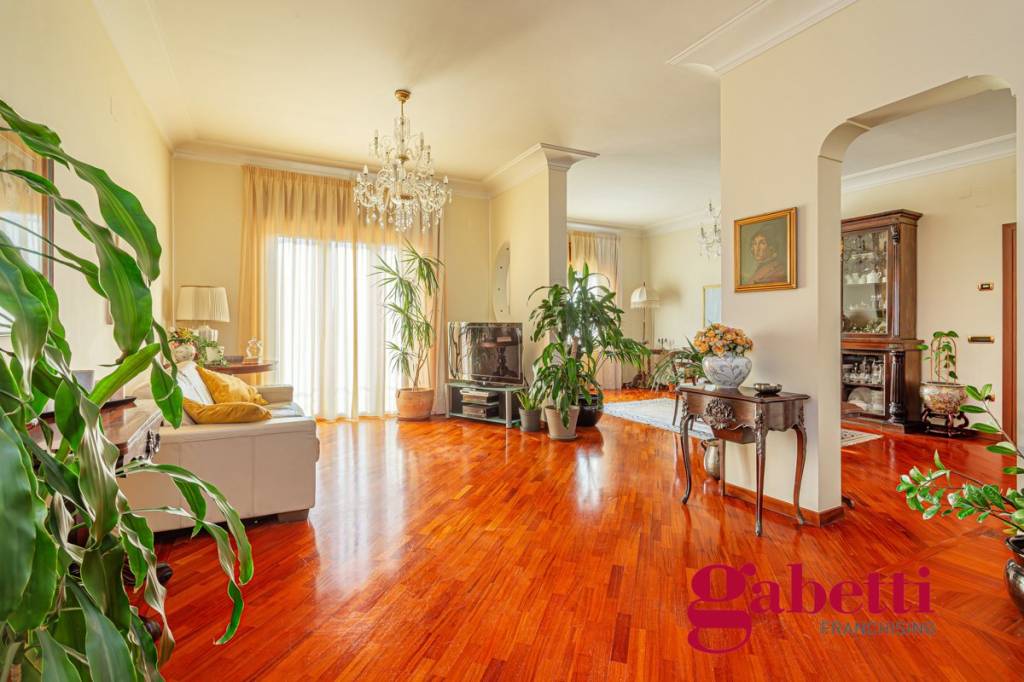 appartamento in vendita a Napoli in zona Vomero