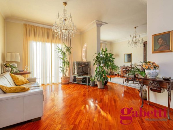 appartamento in vendita a Napoli in zona Vomero