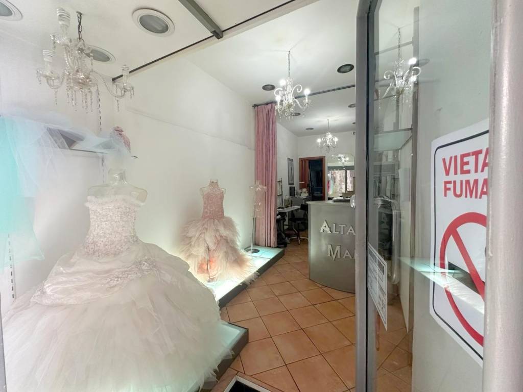 negozio in vendita a Napoli in zona San Lorenzo
