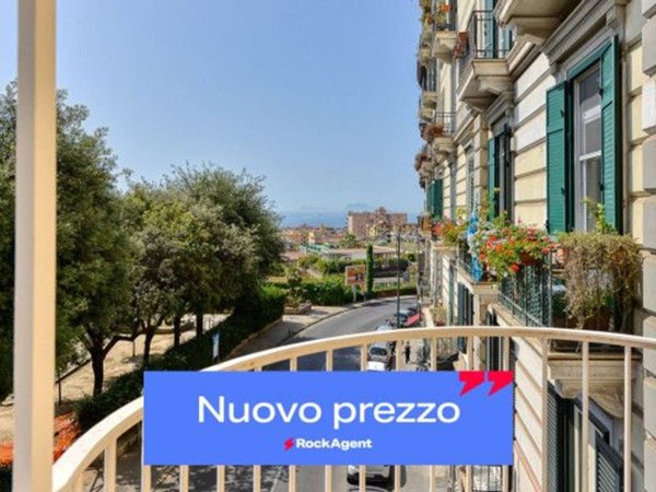 appartamento in vendita a Napoli in zona Chiaia