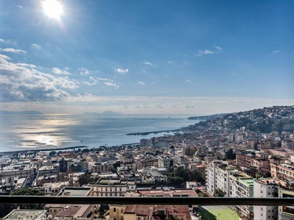 appartamento in vendita a Napoli in zona Chiaia