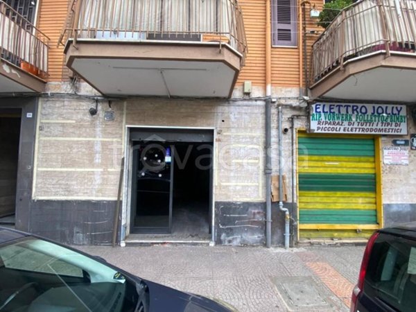negozio in vendita a Napoli in zona Secondigliano