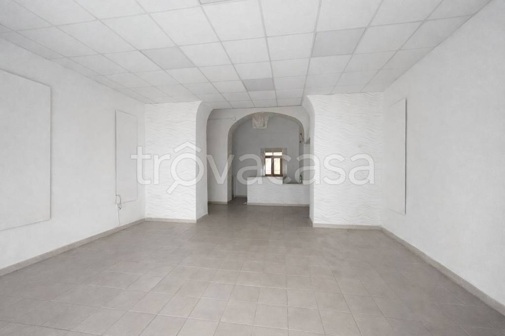 negozio in vendita a Napoli in zona San Giovanni a Teduccio