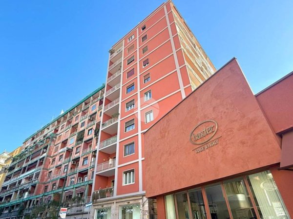 appartamento in vendita a Napoli in zona Chiaia