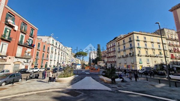 appartamento in vendita a Napoli in zona Chiaia