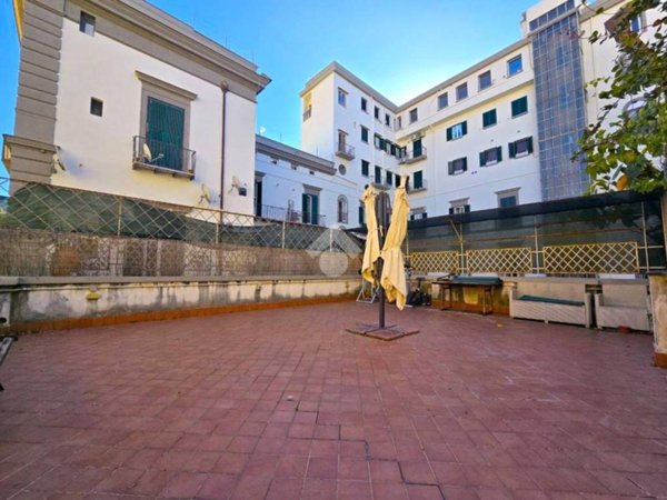 appartamento in vendita a Napoli in zona Chiaia
