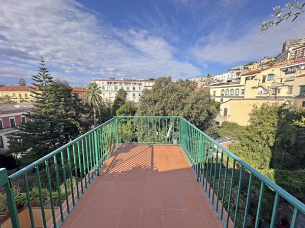 appartamento in vendita a Napoli in zona Chiaia