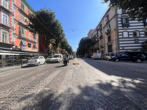 appartamento in vendita a Napoli in zona San Carlo all'Arena