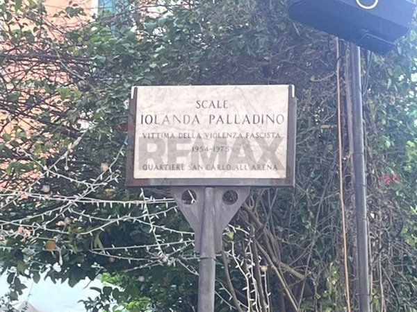 appartamento in vendita a Napoli in zona San Carlo all'Arena