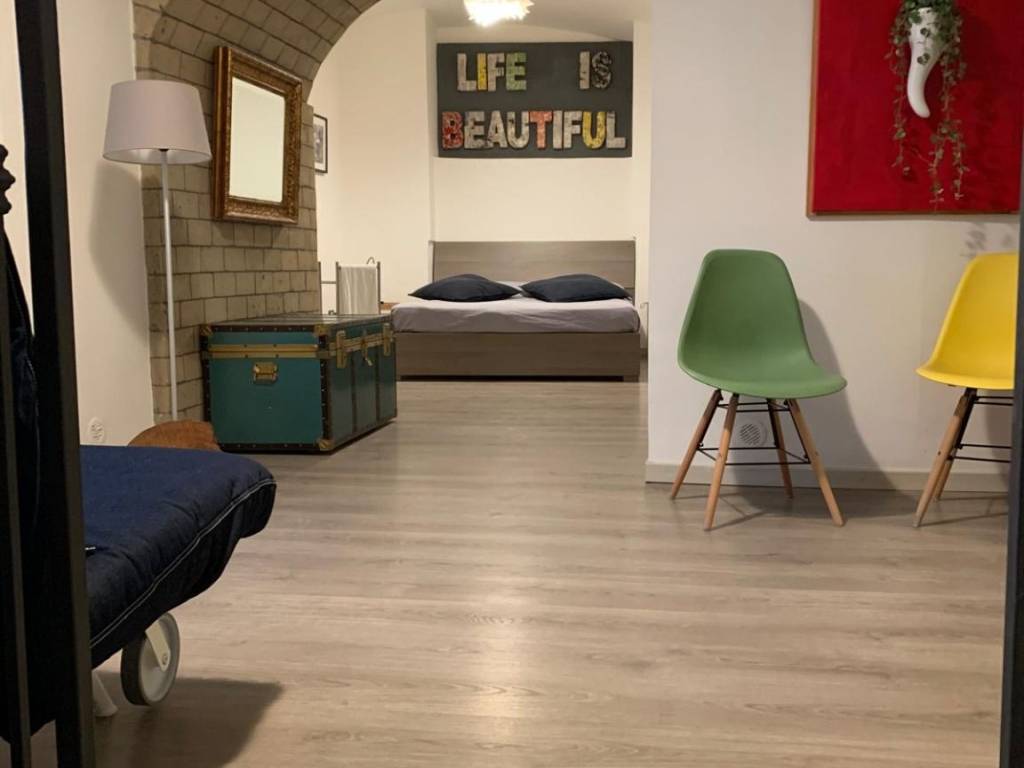 appartamento in vendita a Napoli in zona Chiaia