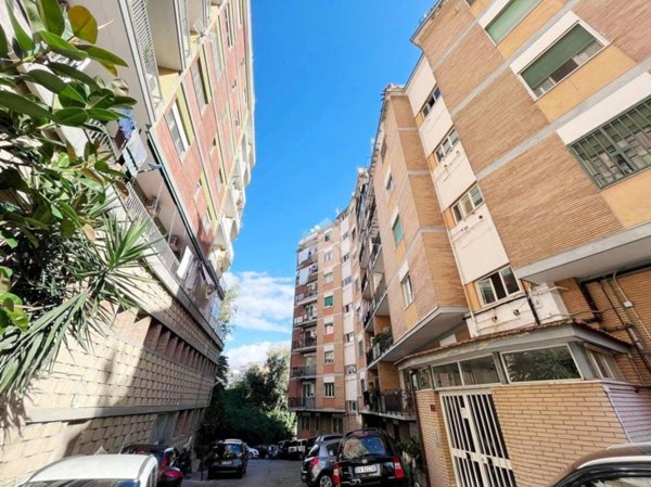 appartamento in vendita a Napoli in zona Stella