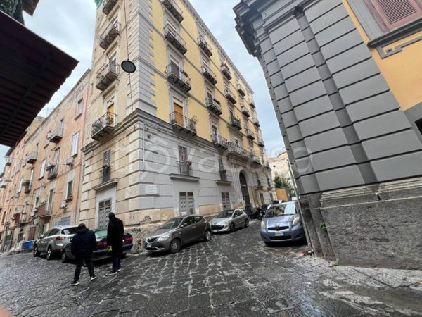negozio in vendita a Napoli in zona Stella
