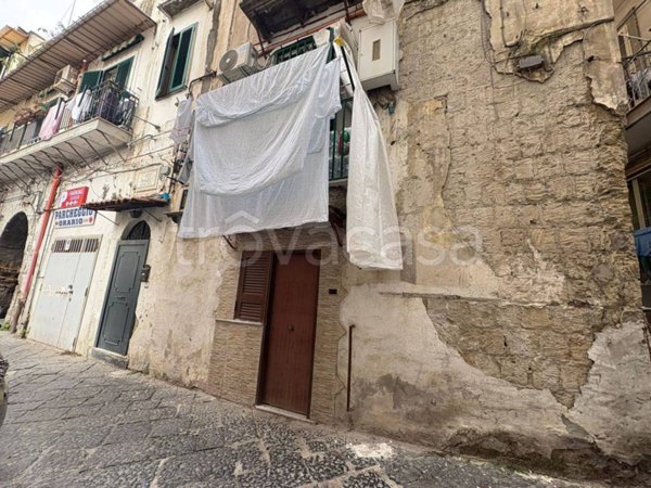 appartamento in vendita a Napoli in zona Stella