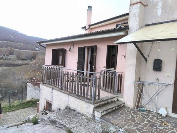 locale di sgombero in vendita a Napoli in zona Stella