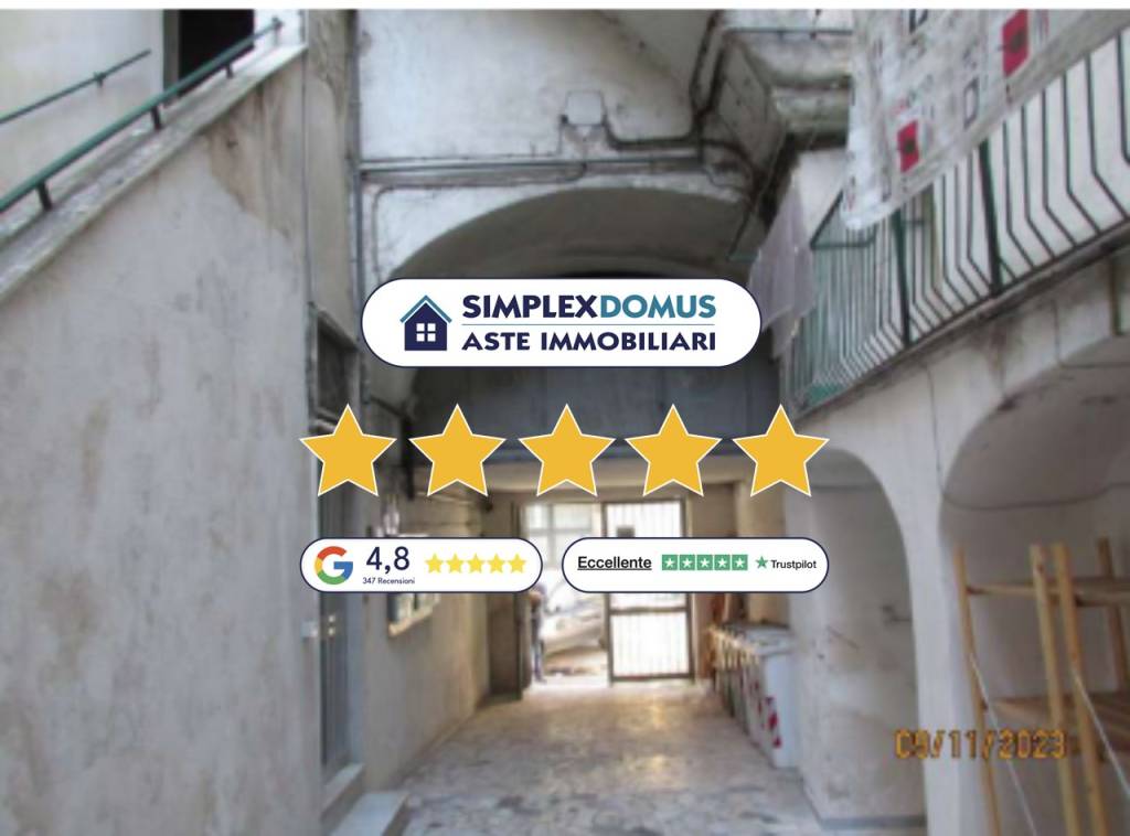 appartamento in vendita a Napoli in zona San Carlo all'Arena