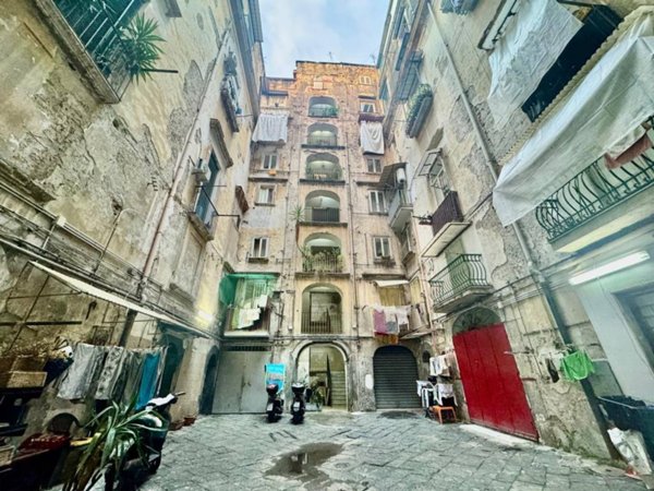 appartamento in vendita a Napoli in zona Pendino / San Giuseppe