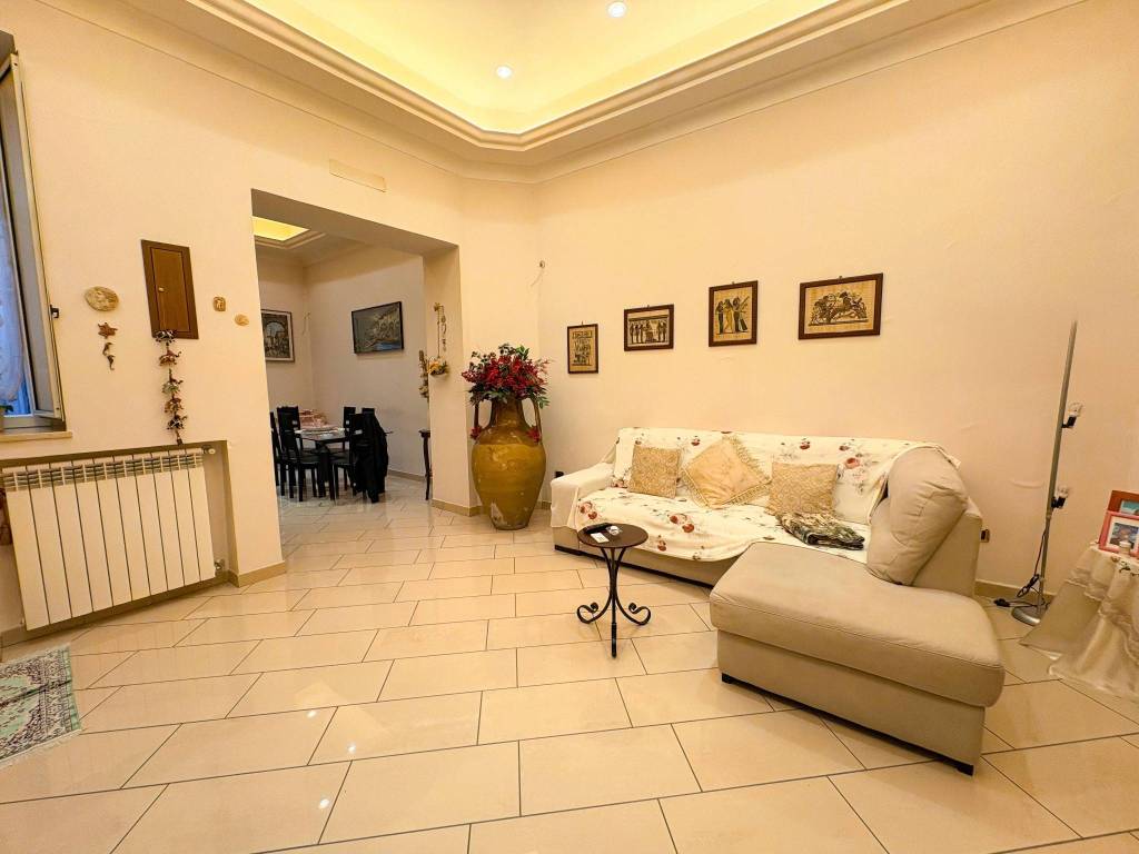 appartamento in vendita a Napoli in zona Stella