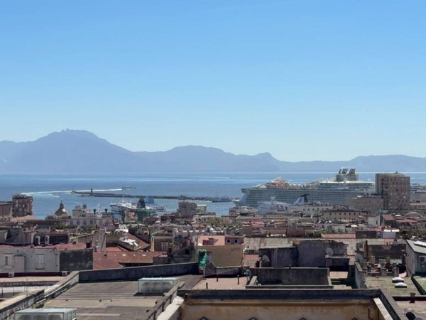 appartamento in vendita a Napoli in zona Stella