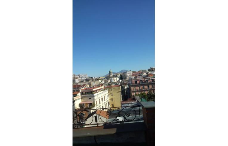appartamento in vendita a Napoli in zona Chiaia