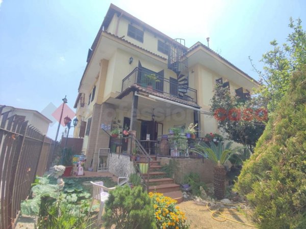 casa indipendente in vendita a Napoli in zona Pianura