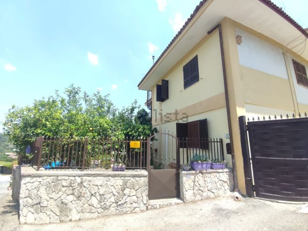 casa indipendente in vendita a Napoli in zona Pianura