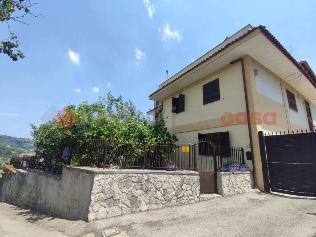 casa indipendente in vendita a Napoli in zona Pianura