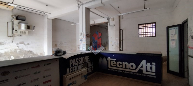 negozio in vendita a Napoli in zona Poggioreale