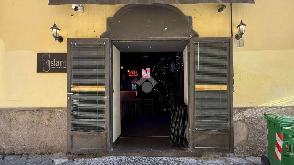 negozio in vendita a Napoli in zona Chiaia