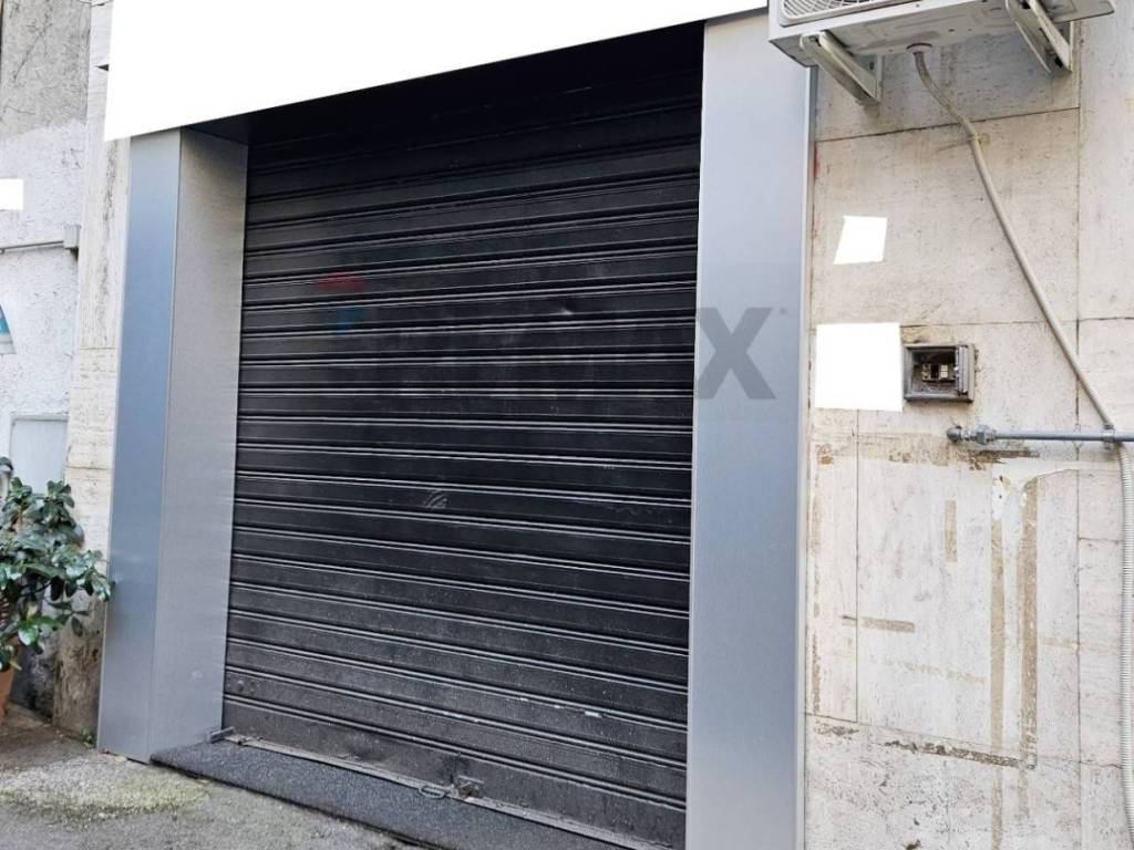 negozio in vendita a Napoli in zona Vomero