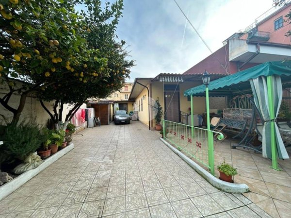 casa indipendente in vendita a Napoli in zona Ponticelli