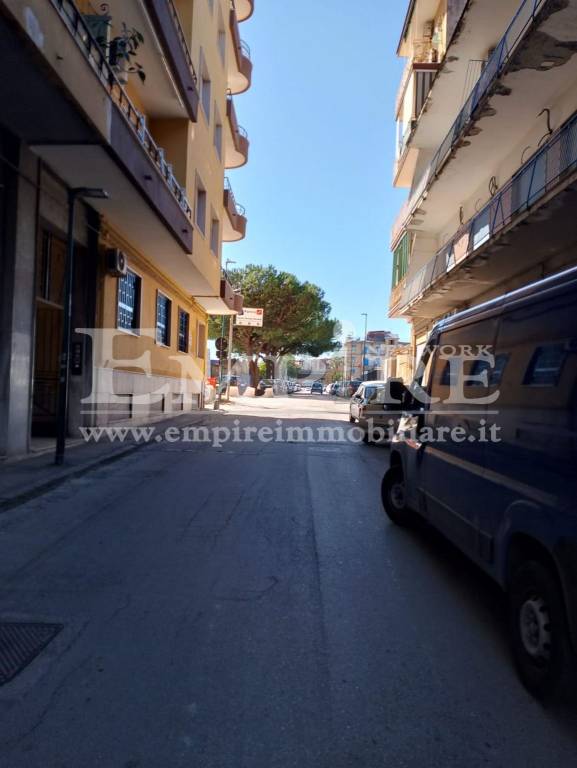 locale commerciale in vendita a Napoli in zona Secondigliano