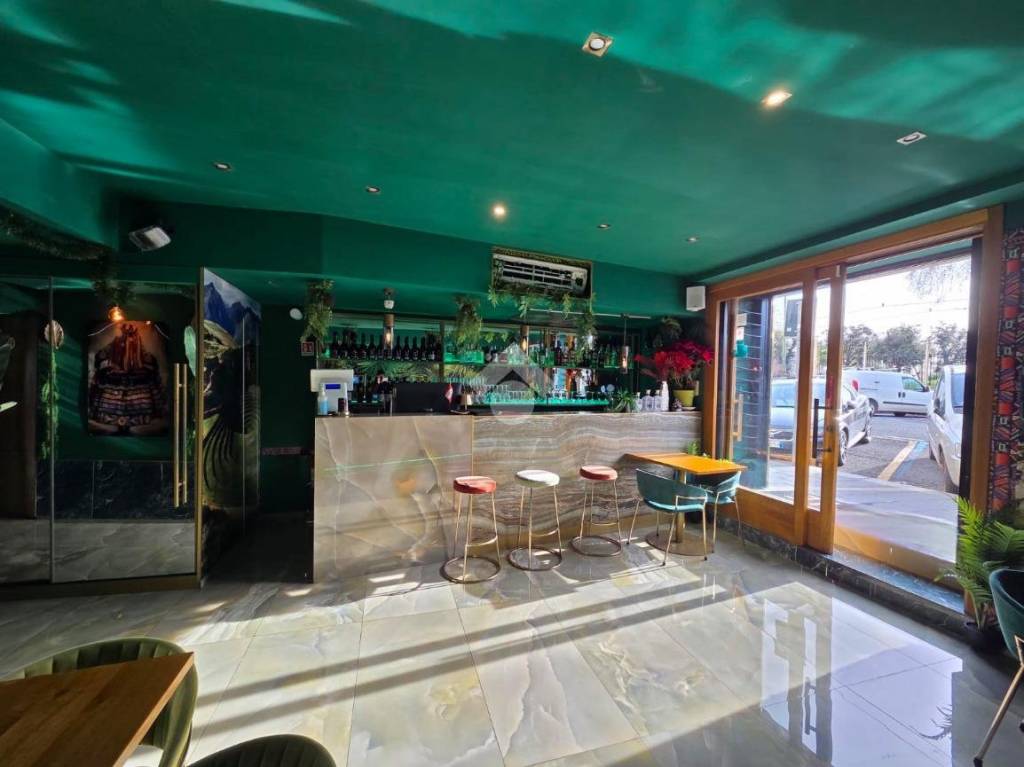 negozio in vendita a Napoli in zona Chiaia