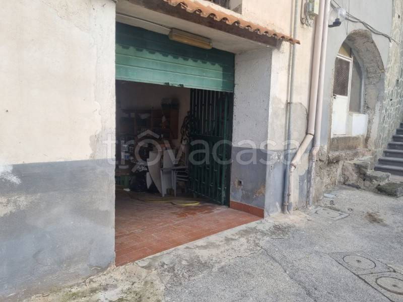 locale commerciale in vendita a Napoli in zona Fuorigrotta