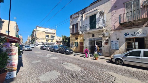 negozio in vendita a Napoli in zona San Giovanni a Teduccio