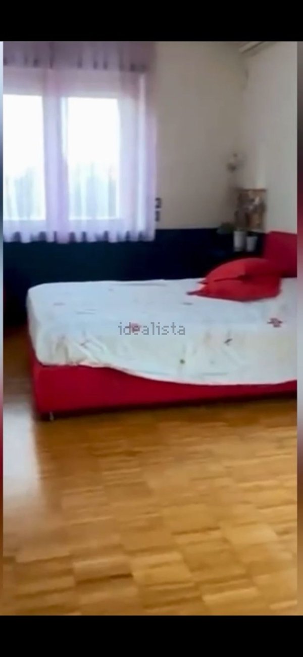 appartamento in vendita a Napoli in zona San Carlo all'Arena