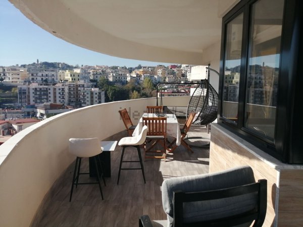 appartamento in vendita a Napoli in zona San Carlo all'Arena