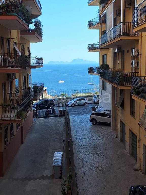 appartamento in vendita a Napoli in zona Vomero