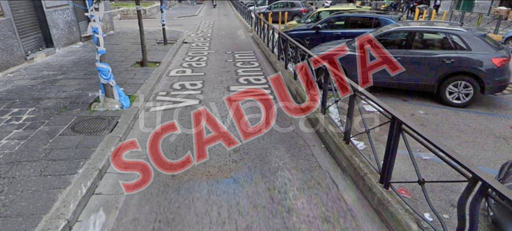 locale commerciale in vendita a Napoli in zona Pendino / San Giuseppe