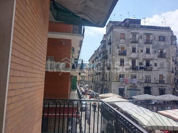 appartamento in vendita a Napoli in zona San Carlo all'Arena