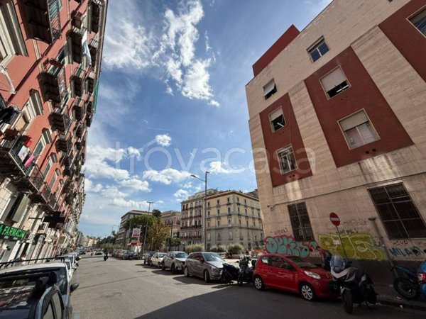appartamento in vendita a Napoli in zona Chiaia