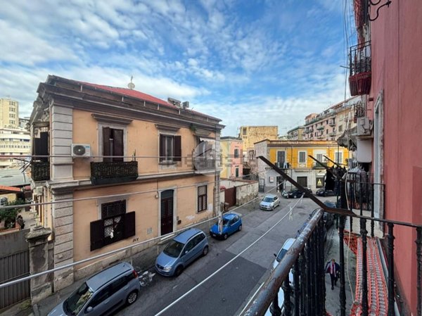 appartamento in vendita a Napoli in zona San Carlo all'Arena